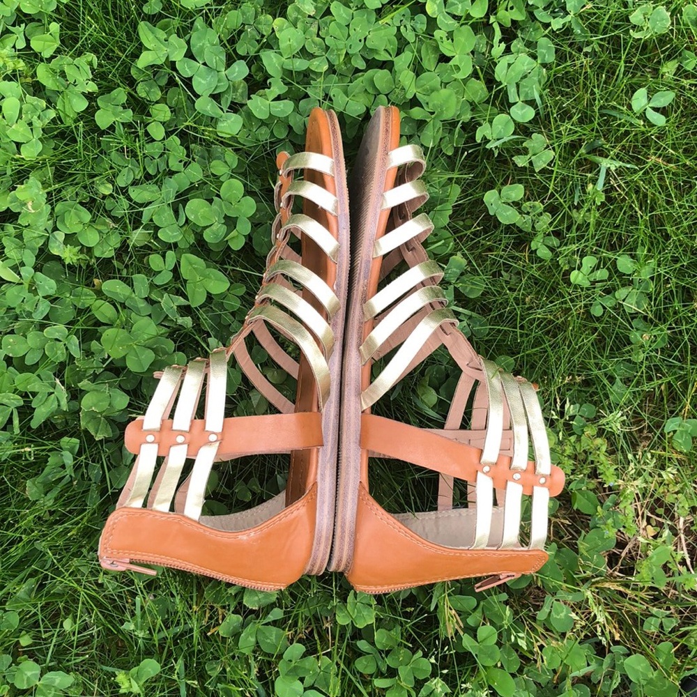 Madden Girl Gold Gladiator Sandals 👡 ✨|| Size 5 - Picture 2 of 5